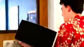 Palmer Luckey Hand Delivers First Oculus Rift