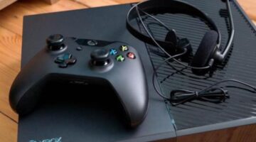 Get a second free controller and price discount when you buy the Xbox One