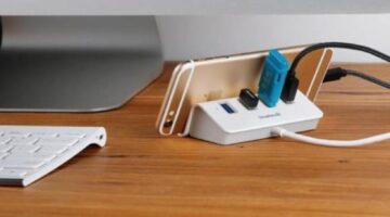 This USB hub doubles as a phone stand, and it’s only $7