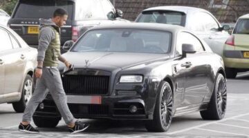 Do these pictures prove huge Man United star is leaving this summer?