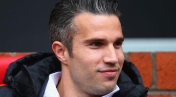 Van Persie offers to take a pay cut and still gets snubbed by West Ham