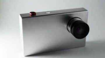 Tiny1 compact camera specializes in shooting stars