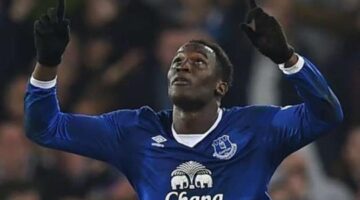 Everton plot Lukaku contract talks to ward off Chelsea