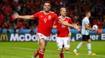 Robson-Kanu to decide future on deadline day