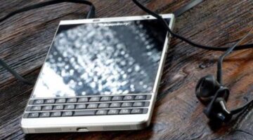 BlackBerry will stop designing its own phones and focus on software