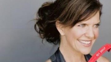 Mass Reflect: Jennifer Hale Talks To Pause Resume