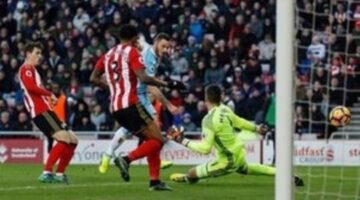 Marko Arnautovic hits double for Stoke to pile pressure on Sunderland