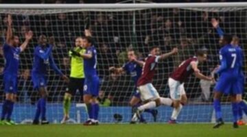 Sam Vokes pounces late as buoyant Burnley beat Leicester City