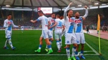 Dries Mertens double at Roma secures win for Napoli to keep rivals in sight