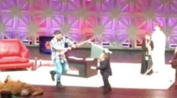 EB: Ray Park and Warwick Davis Reenact The Kenobi v Maul Duel From Phantom Menace