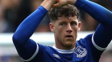 Everton 3-1 Burnley: Koeman praises ‘focused’ Barkley
