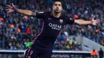 Luis Suárez fires Barcelona to derby victory over Espanyol