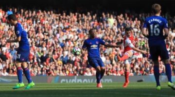 Gary Neville tears into Manchester United star for his reaction to Arsenal goal