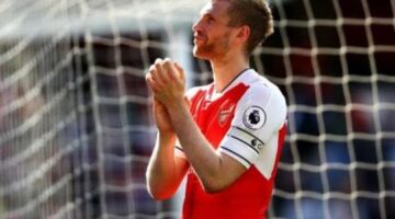 Arsene Wenger uncertainty no excuse for Per Mertesacker