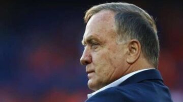 Advocaat emotional over Sneijder goal on record-breaking appearance for Netherlands