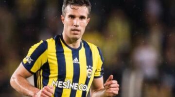 Robin van Persie wants Premier League return as club prepare surprise offer