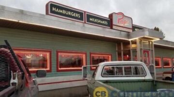 Was There a Riverdale Reference on Twin Peaks?