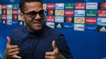 Dani Alves: Paris Saint-Germain beat Manchester City by offering £230,000 per week
