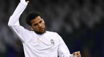 PSG’s Dani Alves aims dig at Pep Guardiola after Manchester City snub