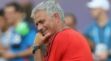 Key Chelsea star reveals talks with Jose Mourinho over Manchester United move