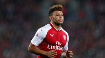 Chelsea given major hope as Arsenal star tells Wenger he will reject new deal