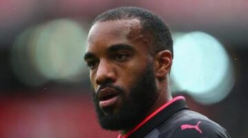 Arsenal fans demand Arsene Wenger walk after Alexandre Lacazette decision