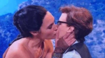 Gal Gadot Makes Out With Kate McKinnon in ‘SNL’ ‘Wonder Woman’ Sketch