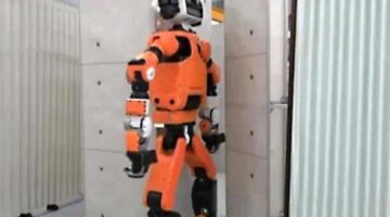 BBC Click: Honda unveils a disaster relief robot