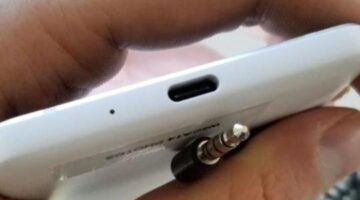 ProBeat: Google did not learn from Apple’s headphone jack removal