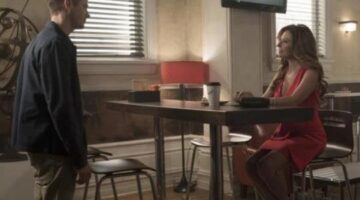 The Flash Photos: Behold The Hazard