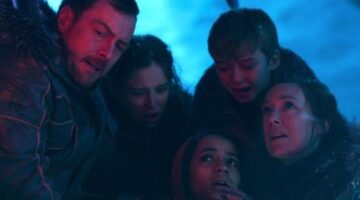 ‘Lost in Space’ Cast on the Appeal of Netflix’s Reboot & Being Upstaged by a Chicken