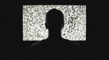 How A Video Game Addict Convinced His Girlfriend To Stay