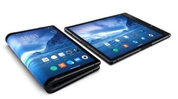 Royole unveils the world’s first commercial foldable smartphone