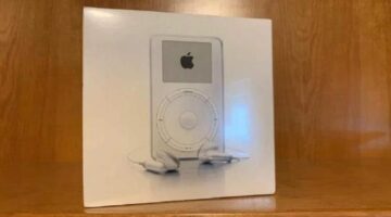 Someone’s selling a mint 2001 iPod on eBay for $20K