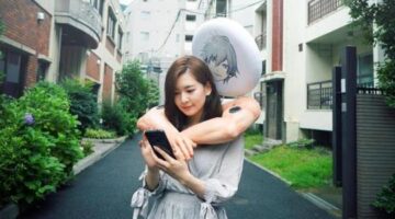 A Bluetooth Speaker Boyfriend That Hugs You From Behind?