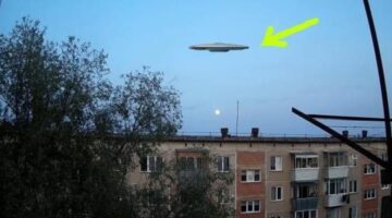 СЛУЧАЙНО СНЯЛ НА КАМЕРУ ОГРОМНЫЙ НЛО ИЗ ОКНА