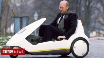 Sir Clive Sinclair: Computing pioneer dies aged 81
