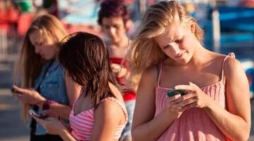 Facebook usage among teenagers declines as YouTube replaces it as the preferred platform