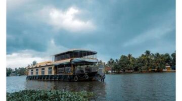 5 BEDROOM HOUSEBOAT –