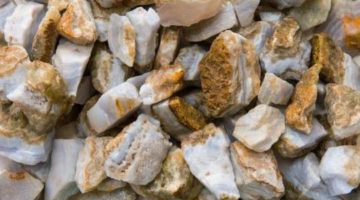 “Unlocking the Secrets of Blue Agate: Beauty, Healing, and More”
