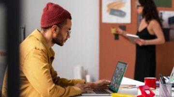 Hire digital marketing expert in Manchester, UK