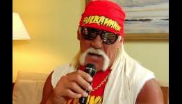 Hulk Hogan Sings Karaoke, Shows His Junk (RunDLC)