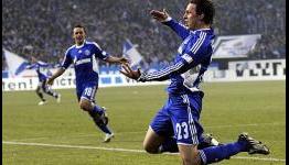 Highlights: Benfica 1-2 Schalke 04. UEFA Champions League 7.12.2010