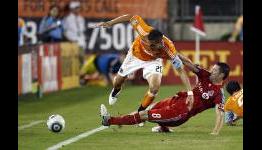 Dynamo extend Cameron’s contract through 2014