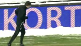 Video: ADO Den Haag supporters attack the referee with snowballs