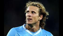 Tottenham Submit Official Approach For Atletico Madrid Striker Diego Forlan