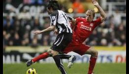 Kuyt contract talks progressing well