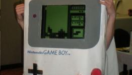 Game Boy cosplay lets you play on a buddy