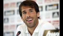Hamburg Striker Ruud Van Nistelrooy Planning A Return To The Premier League