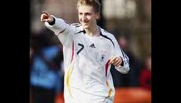Manchester United Prepare £15m Summer Bid for German International Winger